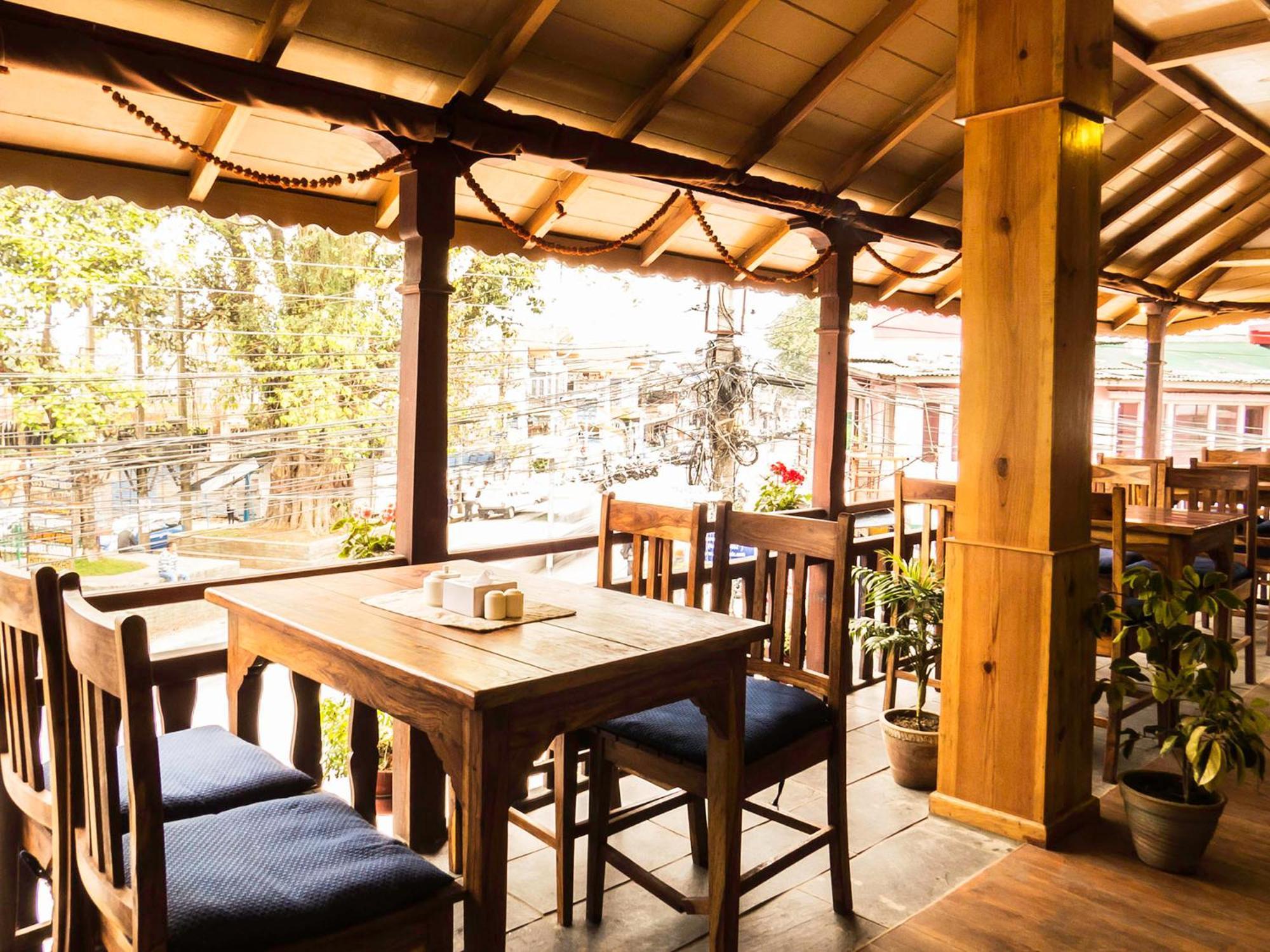 Tristar Hotel Pokhara Zewnętrze zdjęcie